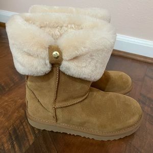 Girls size 2 Ugg boots